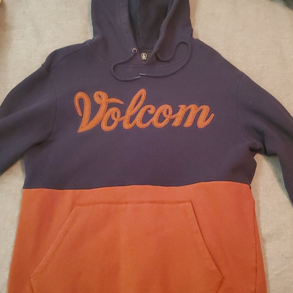 Volcom Hooded Sweatshirt w/ felt logo